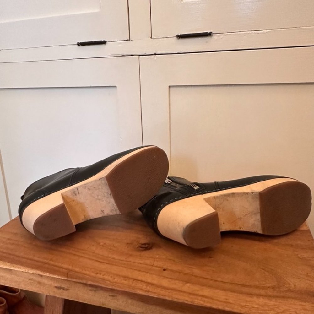 Swedish Hasbeens Black Ankle Boots - Picture 4 of 5